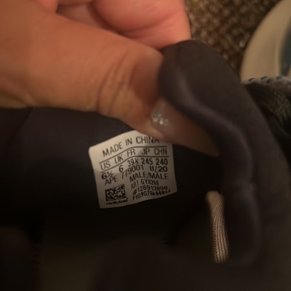 Yeezy - Picture 6 of 9